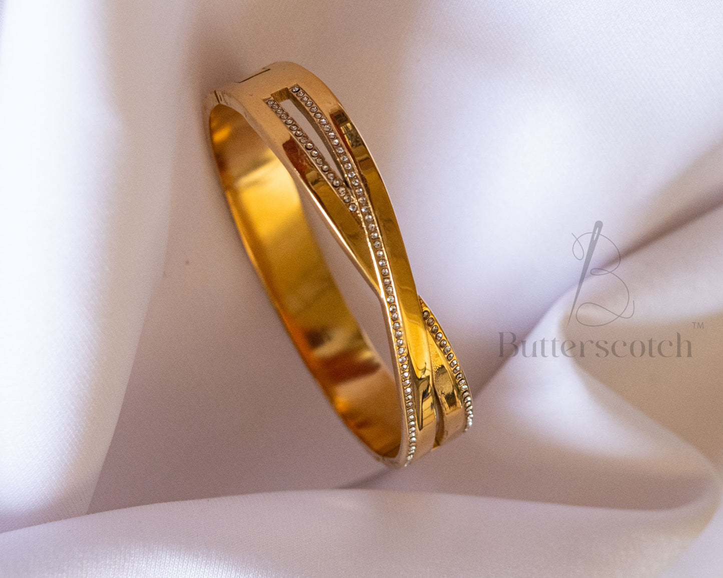 Ready to Ship: SLEEK BEAM BRACELET