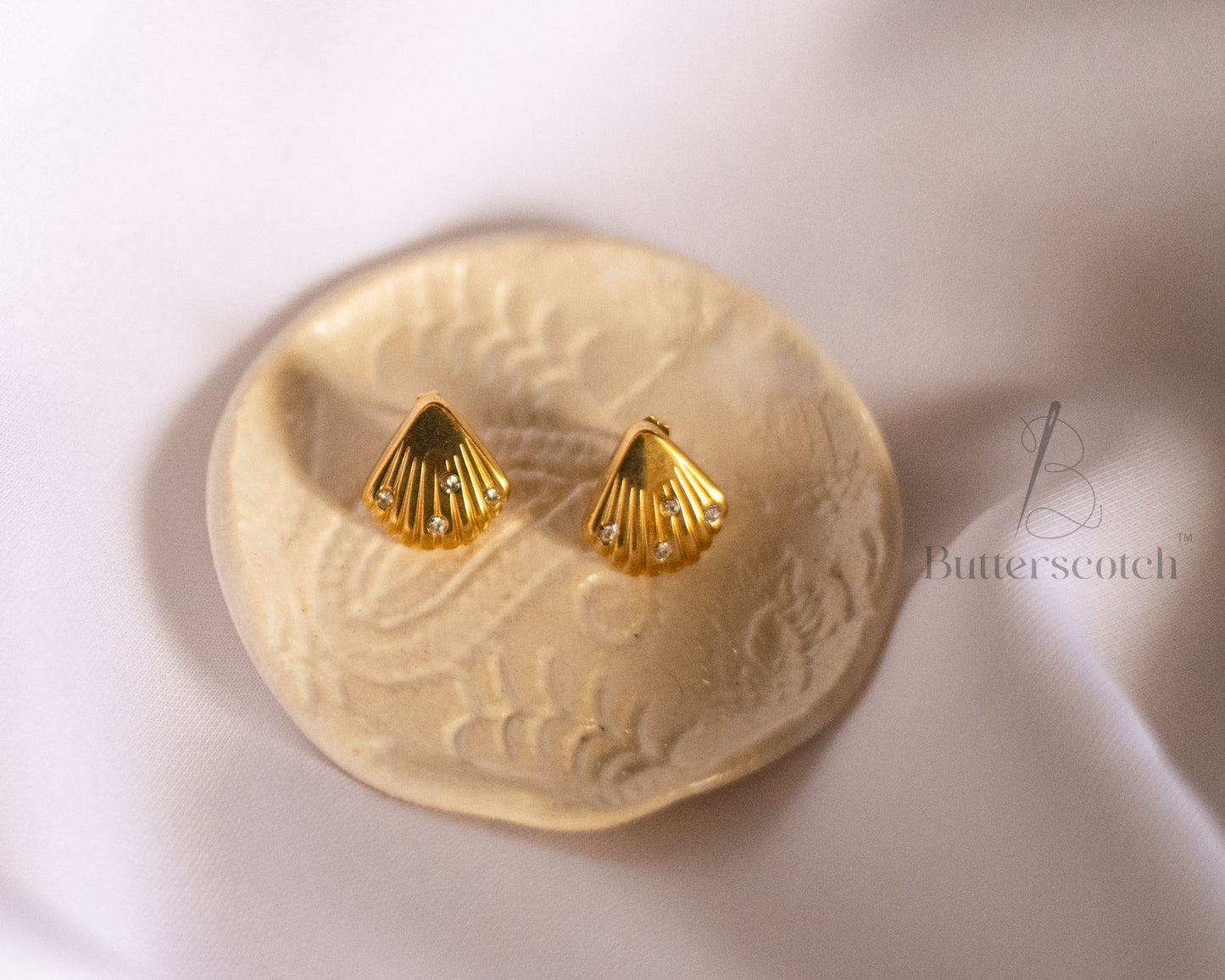 Ready to Ship: HUGGIES COVE