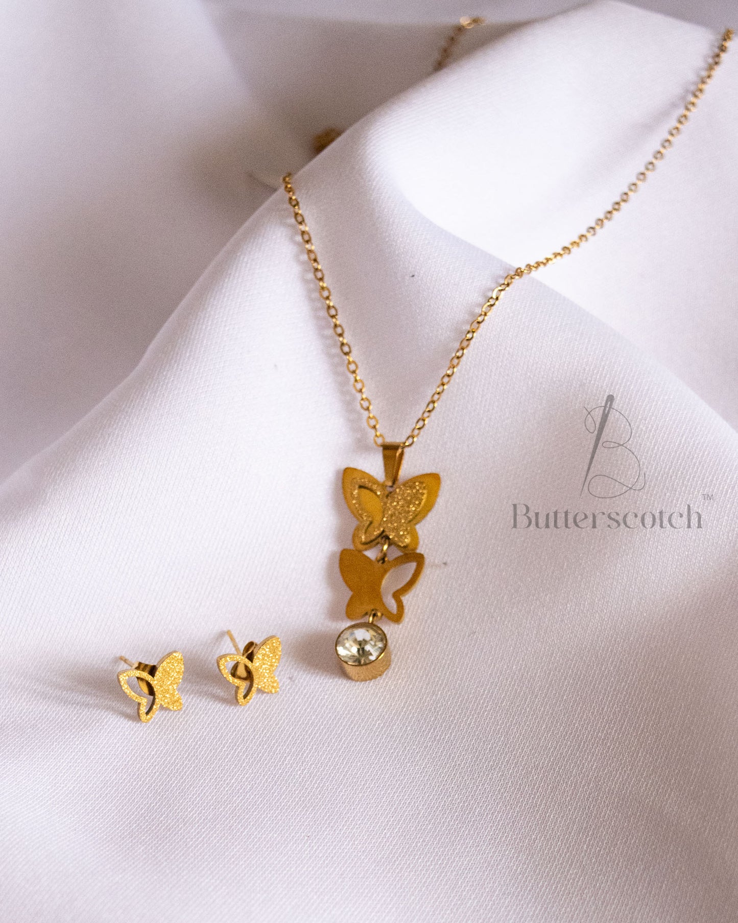 Ready to Ship: TWINKLE FLY PENDANT CHAIN SET